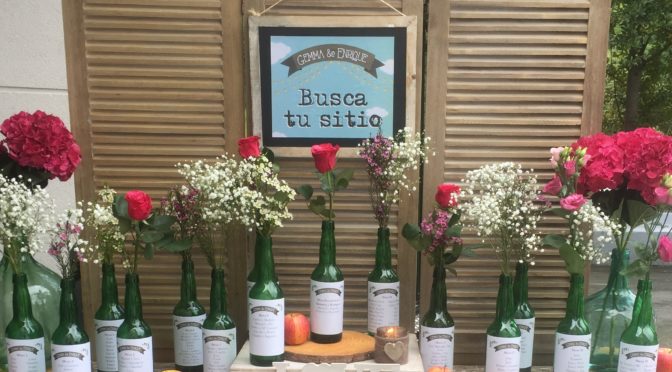 Busca tu sitio. Boda en Cangas del Narcea, mesero.